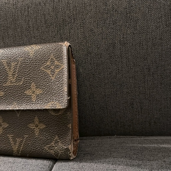 Louis Vuitton Wallet - Monogram Sarah Trifold Wallet - Picture 6 of 16